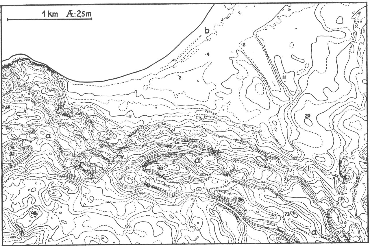 (Kort). Storformet morænebakkeland. Høve-egnen, Ods herred.a. Bakker med længderetning konform med gletscherranden. b. Hedeslette opbygget af smeltevandsflodernes aflejringer foran isranden. Under stenalderens havstigninger blev hedesletten dækket af havbundsaflejringer, hvorpå der sluttelig under den efterfølgende landhævning blev opbygget et marint forland, en strandvoldsslette. Kurveafstand: 2,5 m. Højdetal i m. Efter Atlas over Danmark.