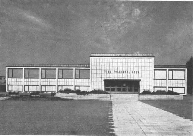 (Foto). Viby Folkebibliotek (ved Århus), opf. 1956 (arkt. C. K. Gjerrild), en af landets mest moderne biblioteksbygninger.Fot. Hammerschmidt.