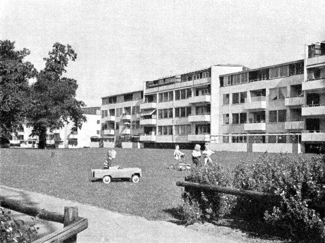 (Foto). Moderne boligkompleks. Parkbebyggelsen Store Taffelbay i Gentofte kommune, opført 1953 (arkt. Eske Kristensen).