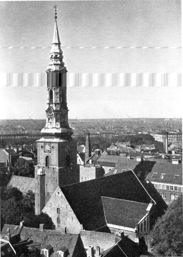 (Foto). Skt. Petri kirke set fra Vor Frue Domkirkes tårn.