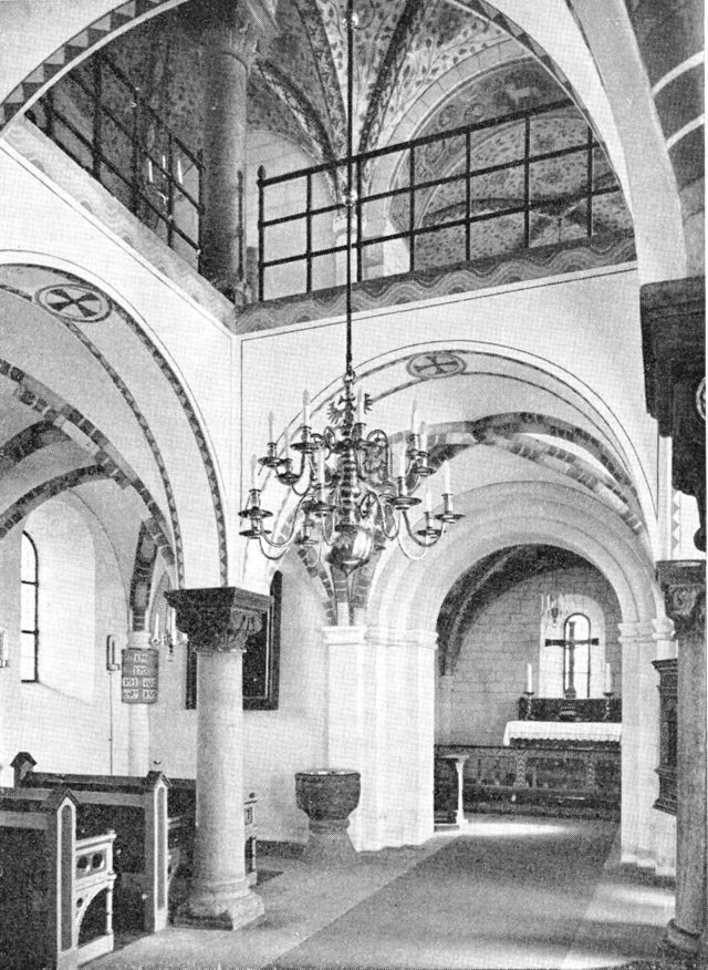 (Foto). Ledøje kirkes indre.
