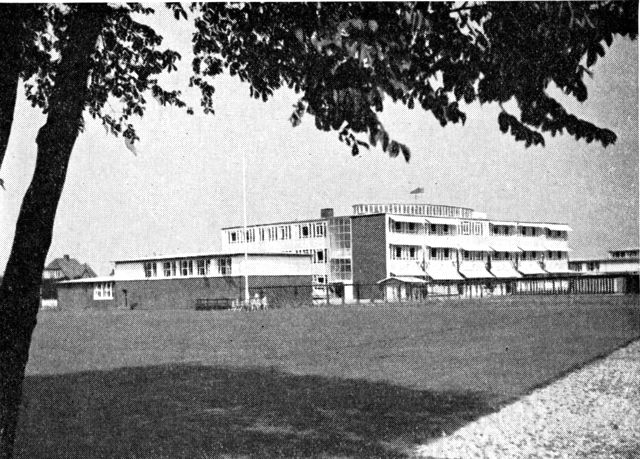 (Foto). Skolen ved Sundet (opført 1938).