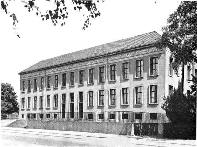 (Foto). Øregård Gymnasium.