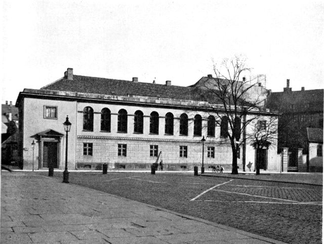 (Foto). Metropolitanskolens tidligere bygning ved Frue Plads, nu anneks til universitetet.