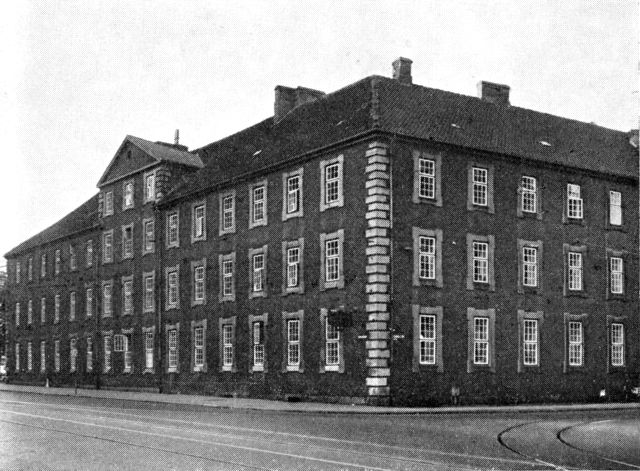 (Foto). Vartov Hospitals gamle bygning på hjørnet af Vester Voldgade og Løngangsstræde.
