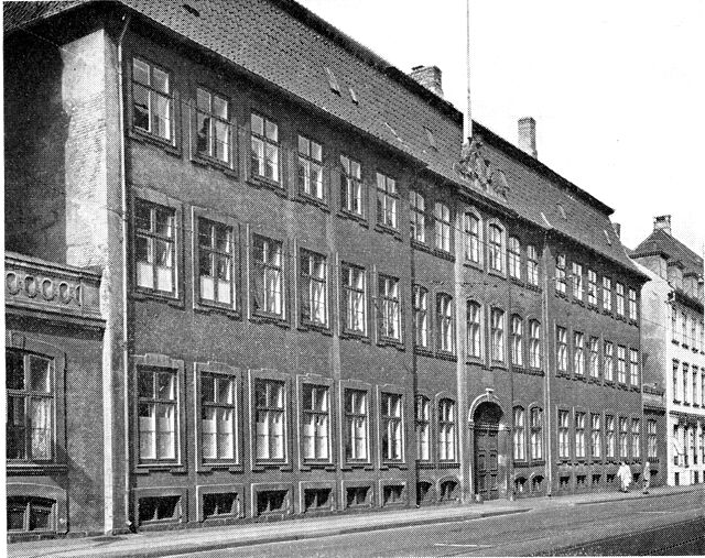 (Foto). Det Harboeske Enkefru-kloster i Stormgade.