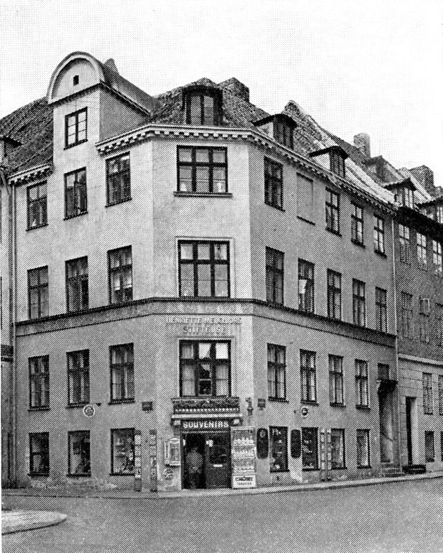 (Foto). Henriette Melchiors Stiftelse, hjørnet af Naboløs og Snaregade. Bygningen opført 1796 (façaden noget ændret i 1800-t.).