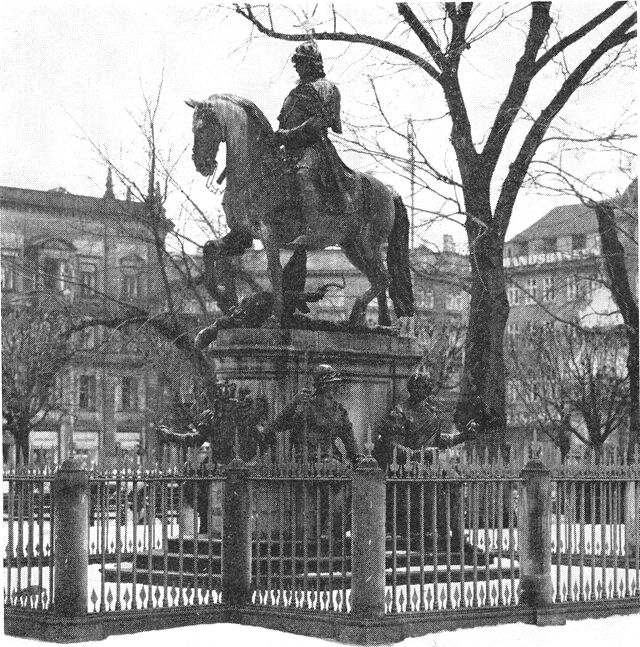 (Foto). Rytterstatuen af Christian V på Kongens Nytorv.