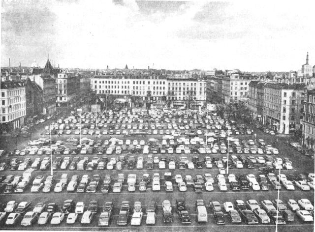 (Foto). Grønttorvet indrettet til parkeringsplads oktober 1958.