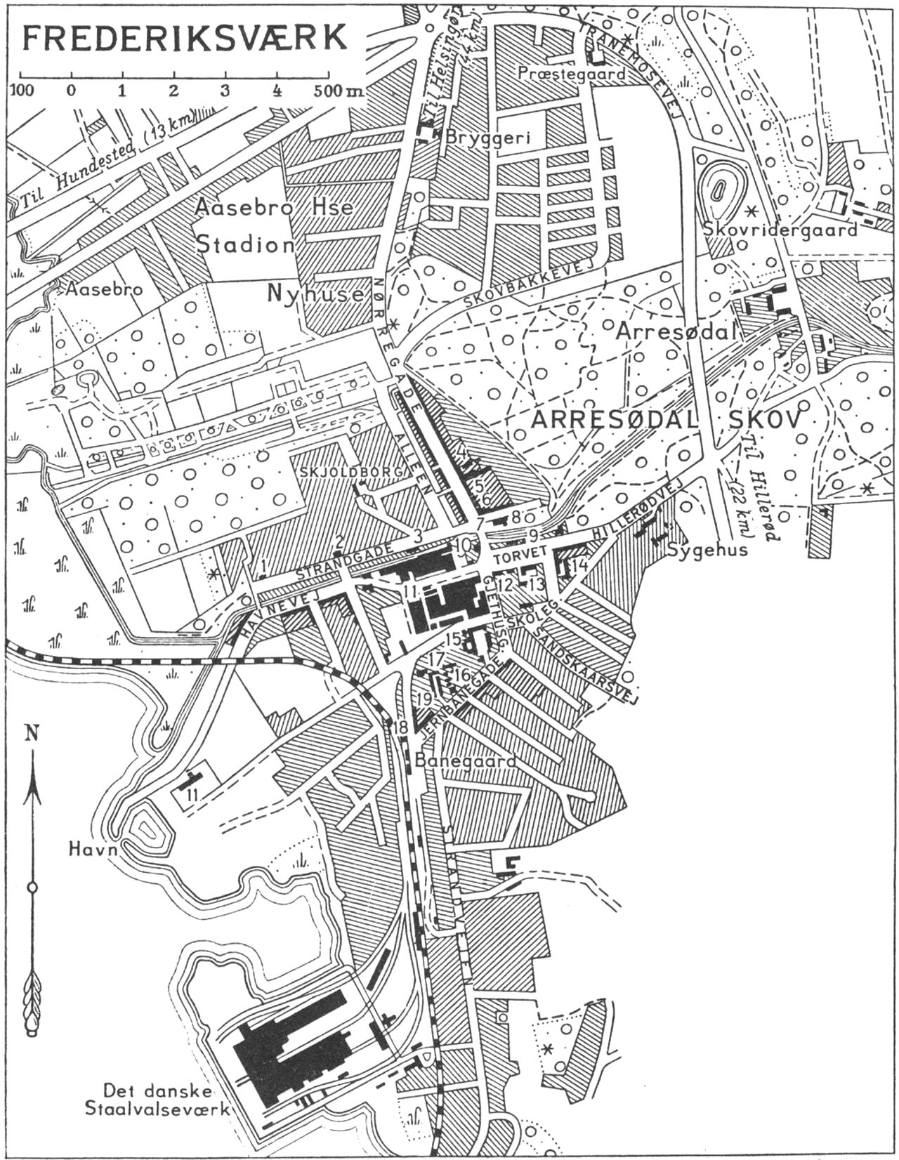 (Kort). 1 Vandrerhjem2 Toldkammer3 Hotel Strandborg4 Grand Hotel5 Banken for Fr.vk. og Omegn6 Apotek7 Hotel Royal8 Kirke9 Museum10 Tinghuset, politistation og -kontor11 De forenede Jernstøberier12 Sparekasse for Fr.vk. og Omegn13 Hotel Frederiksværk14 Falcks Redningskorps15 Kommuneskole16 De gamles Hjem17 Raadhus18 Posthus og telegrafst.19 Teknisk SkoleG.E.C. Gods ForlogRevideret 1952 Geodætisk Institut Eneret