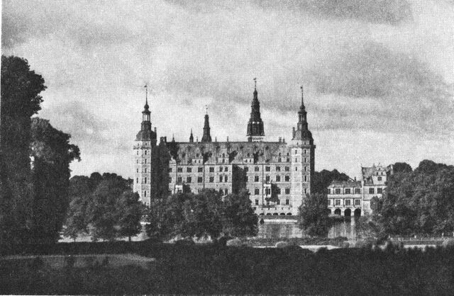 (Foto). Frederiksborg set fra nordøst fra slotshaven.