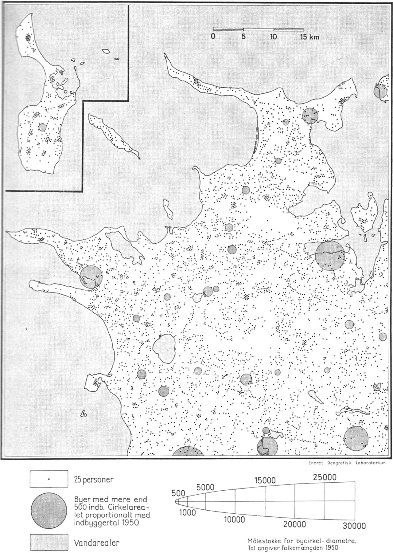 (Kort). Kortet viser befolkningens fordeling 7. nov. 1950. Prikkerne er så vidt muligt anbragt på de personers bosted, som de repræsenterer. Cirklerne, som omfatter folketallet i geografiske byområder, har et areal lig med arealet af de prikker, de modsvarer. Da cirkelarealet altid vil fylde mere end byens virkelige areal, kan priksignaturer for de omgivende landdistrikters befolkning komme til at stå inden for cirkelarealet.Efter Geografisk Laboratoriums befolkningsfordelingskor over Danmark 1:100.000. Redaktion: Aage Aagesen.