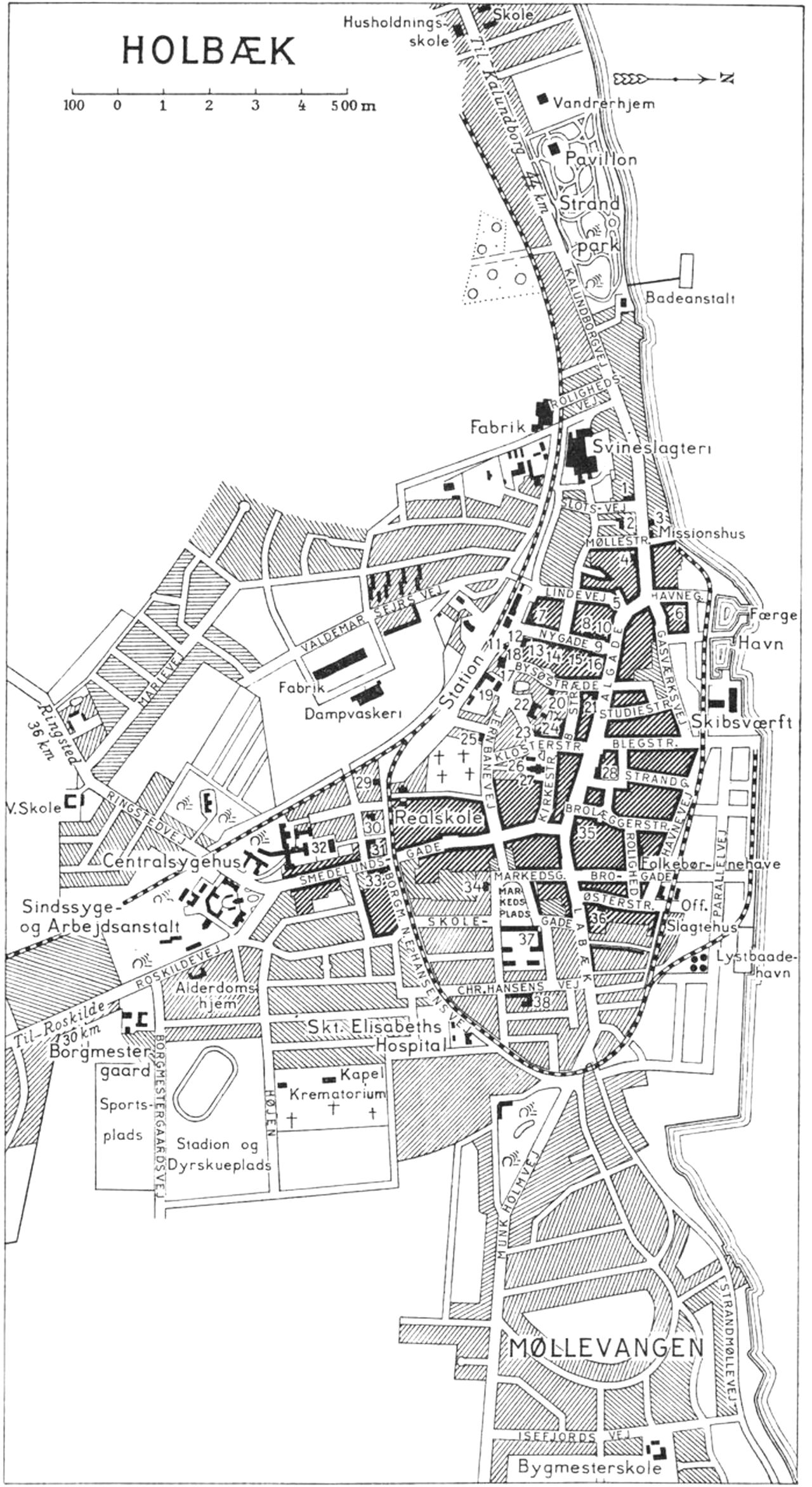 (Kort). 1. Metodistkirke2. Slotsgaard - Odd Fellow Loge3. Folcks Redningskorps4. Hotel „Isefjord“ m. teatersal5. Polsekrogen6. Toldkammer7. Nicolaisens Hotel8. Holbæk Amts Sparekasse9. Erhvervs- og turistkontor10. Spare- og Laanekasse f. Holbæk Købstad og Omegn11. Posthus og telegrafstation12. Jernbanehotel13. Landmandsbanken14. Den sjæll. Bondestands Sparekasse15. Andelsbanken16. Bank f.Holbæk og Omegn – Missionshotel17. Rutebilstation18. Amtstue19. Dampmölle20. Politikontor21. Apotek22. Raad-, ting- og arresthus samt politistation23. Kommunekontor24. Museum25. Teknisk Skole26. Bibliotek27. Kirke28. Hotel „Postgaarden“ m. teatersal29. Dommerkontor30. Amtsvejinspektorat31. Stadsingeniörens kontor32. Amtmandsbolig33. Zoneredningskorps34. Borgerstiftelse35. Apotek36. Baptistkirke37. Kommuneskole38. De Gamles HjemG.E.C. Gods Forlog.Revideret 1952. Geodætisk Institut. Eneret.