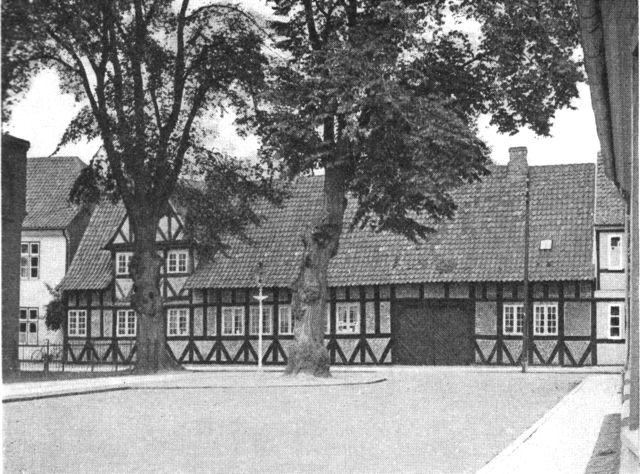 (Foto). Gammel bindingsværksbygning i Klosterstræde. Nu hjemsted for Holbæk Museum.