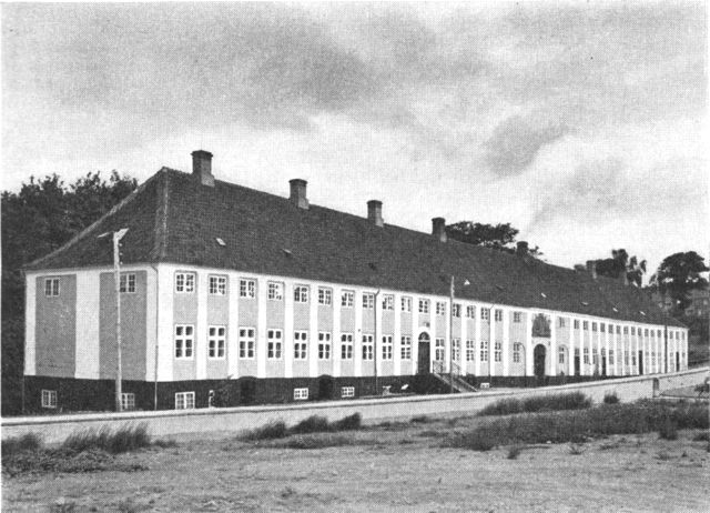 (Foto). Kalundborg Slots Ladegård (Kålund Kloster). Hovedbygningen.