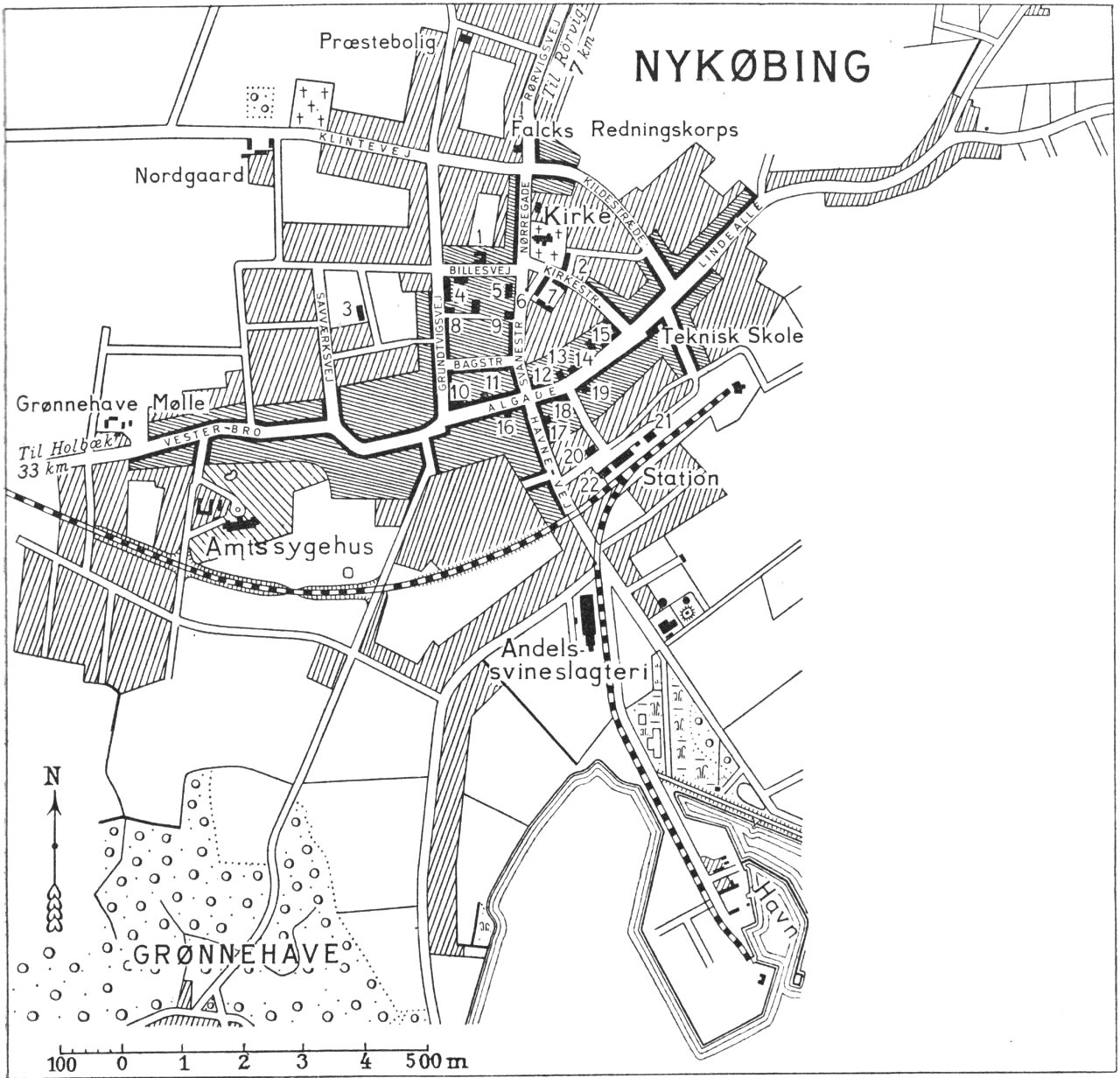 (Kort). 1. Mejeri2. Museum3. De Gamles Hjem4. Real-og Borgerskole5. Raad-, ting- og arresthus6. „Holtet” m. mindestøtte for Fr. VII7. Amtstuegaarden8. Missionshus9. Bibliotek10. Banken for Nykøbing Sj. og Omegn11. Holbæk Amts Sparekasse12. Apotek13. Vilh.Nielsens Hotel14. Hotel „Phønix”15. Borgmesterkontor og politistation16. Turistbureau17. Politikontor18. Landmandsbanken19. Zoneredningskorps20. Dommerkontor21. Posthus og telegrafkontor22. ToldkammerG.E.C. Gods Forlog.Revideret 1952. Geodætisk Institut. Eneret.