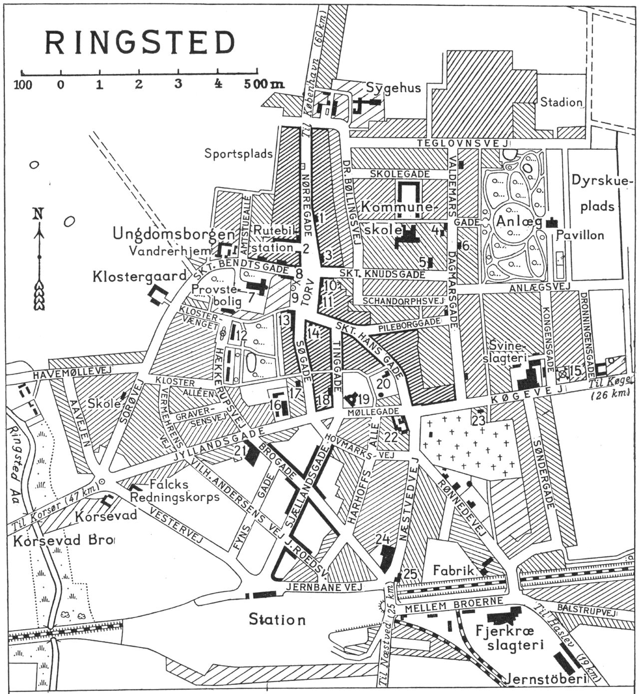 (Kort). 1. Apotek2. Centralhotellet3. Hotel „Postgaarden“4. Dagmarasylet5. Skt. Knuds Kirke6. Skt. Josefs Skole7. Skt. Bendts Kirke8. Raadhus9. Tingsted og statue f. Valdemar d.Store10. Sparekasse og Andelsbanken.11. Hot. Casino og Bank f.Ringsted12. Alderdomshjem og Omegn13. Hotel „Børsen“14. Sjæll. Bondestands Sparek.15. Ringsted Mølle16. Ringsted Mælkeforsyning17. Handelsskole18. Posthus og telegrafst.19. Ting- og arresthus20. Teknisk Skole21. Karosserifabrik22. Dampmølle23. Brandstation24. Maskinfabrik25. MissionshotelG.E.C. Gads ForlagRevideret 1952 Geodætisk Institut Eneret.