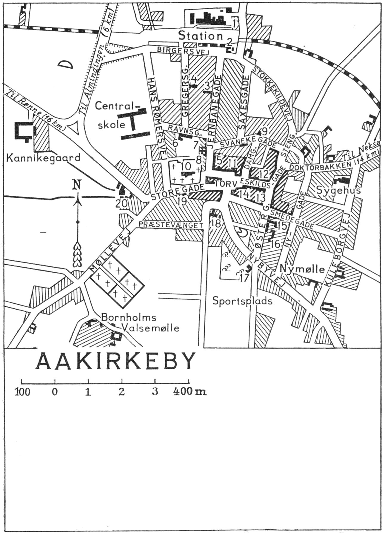 (Kort). 1. Bornholms Andels Hørfabrik2. Jernbanehotel3. Katolsk Skole4. Katolsk Kirke5. Politistation6. Kommunekontor7. Aakirkeby og Omegns Sparekasse8. Kinohotellet m. biograf9. Baptistkirke10. Aakirke11. Posthus og telegrafst.12. Aakirkeby Bank13. Kanns Hotel14. Raadhus og kommunekont.15. Højskolehjemmet (hotel)16. Kommuneskole17. Teknisk Skole18. Præstebolig19. Hospitalet (stiftelse)20. SavværkG.E.C. Gads ForlagRevideret 1952. Geodætisk Institut Eneret.