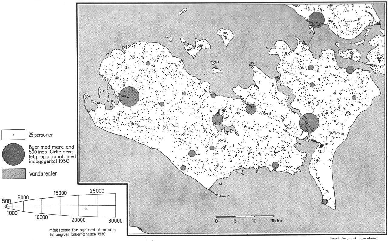 (Kort). Kortet viser befolkningens fordeling ved folketællingen 7. nov. 1950. Priksignaturen er så vidt muligt anbragt på de personers bosted, som prikkerne repræsenterer. Cirklerne repræsenterer folketallet i de geografiske byområder, der ikke altid falder sammen med byernes administrative el. statistiske grænser.Efter Geografisk Laboratoriums befolkningsfordelingskort over Danmark 1:100.000. Redaktion: Aage Aagesen.