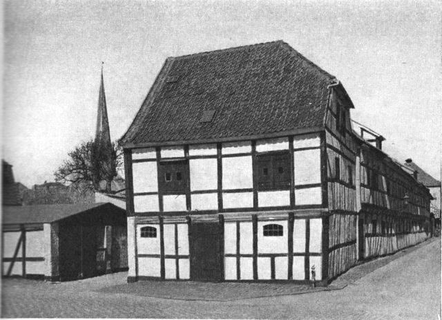 (Foto). Pakhuse fra 1600t. og begyndelsen af 1700t. på hjørnet af Havnegade og Badstuestræde.