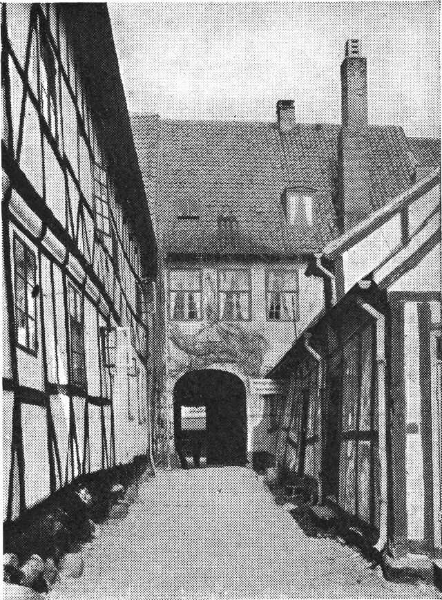 (Foto). Theisens gård, gårdinteriør.