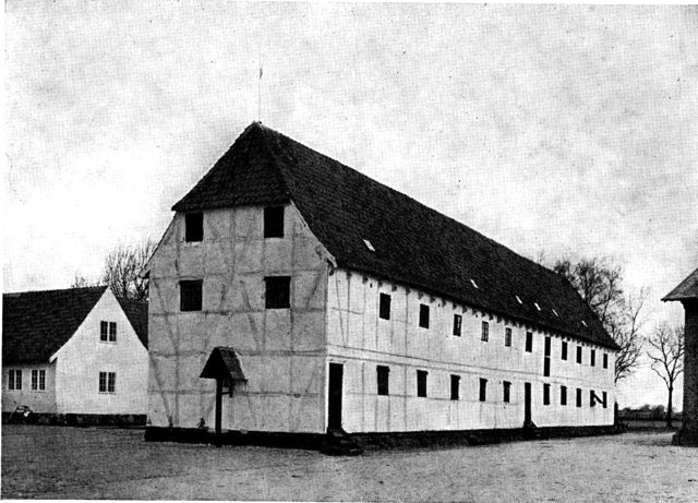 (Foto). Det gamle kornmagasin på Højbygård.