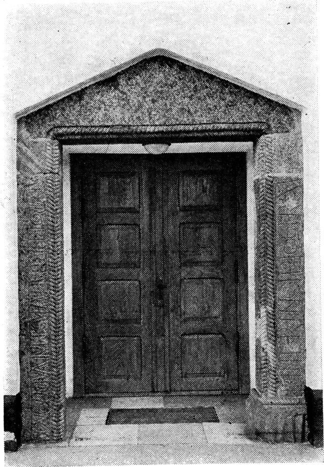 (Foto). Portal med indskrift fra 1100 tallet i Hunseby kirke.