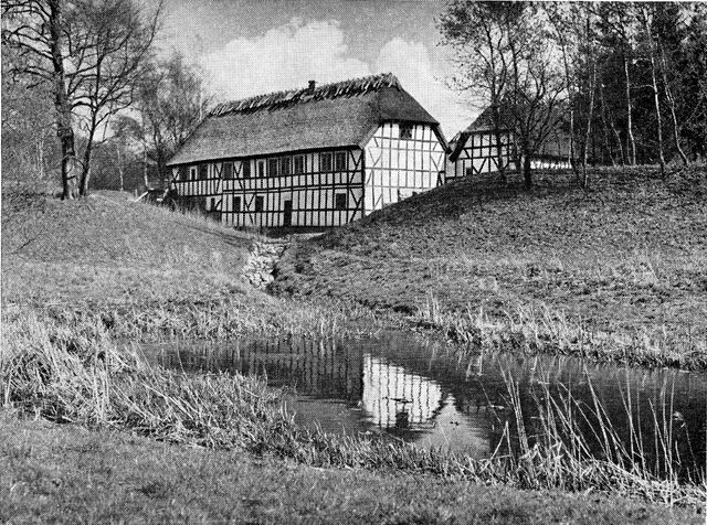 (Foto). Parti fra »Den Fynske Landsby«. Davinde vandmølle.