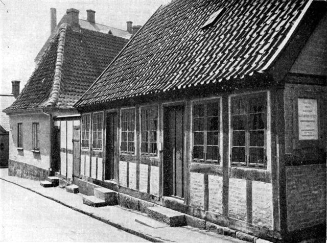 (Foto). H. C. Andersens barndomshjem i Munkemøllestræde.