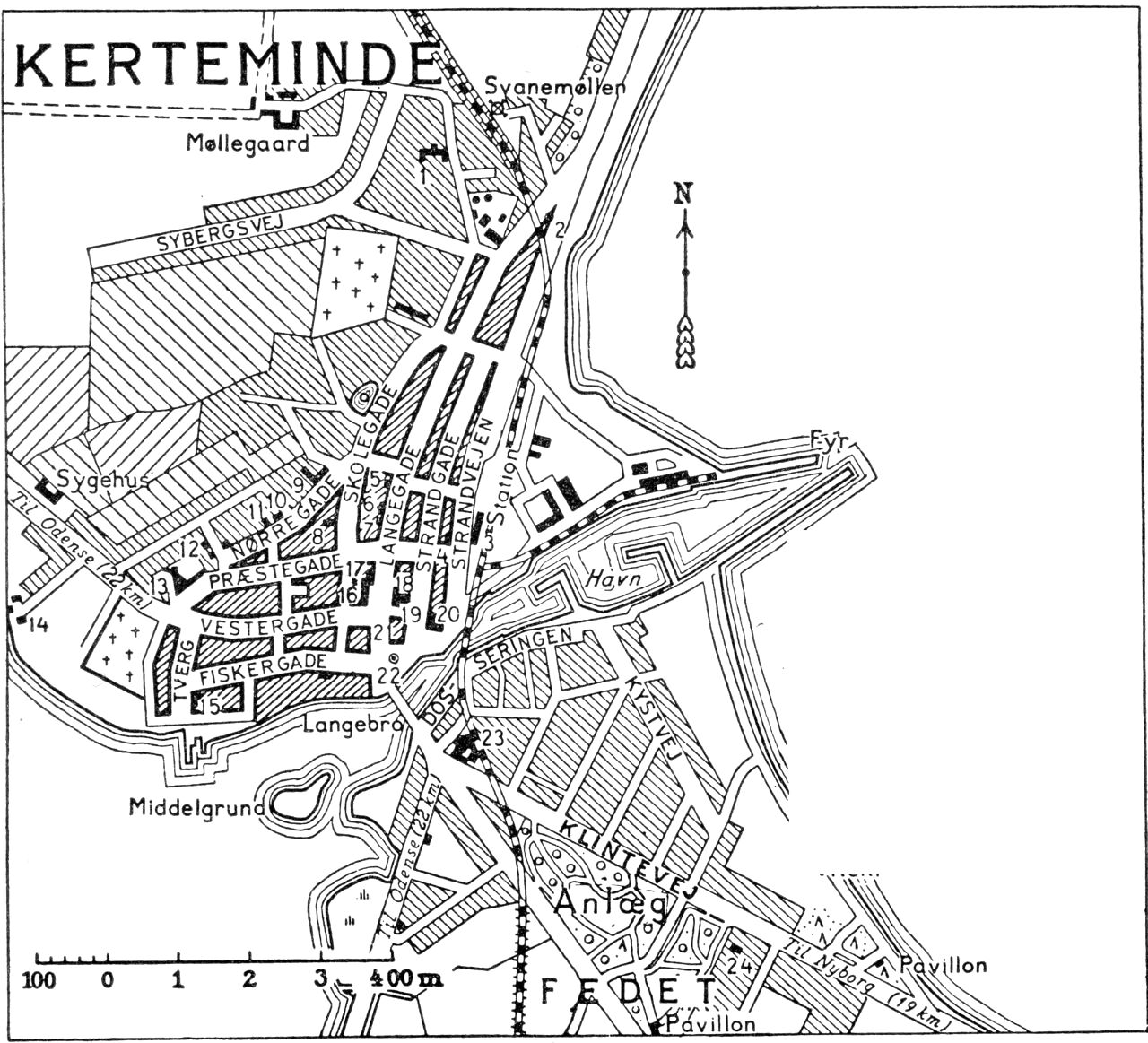 (Kort). 1. Alderdomshjem2. Mindestøtte f. Christmas Møller3. Posthus og telegrafstation4. Hotel „Kerteminde”5. Apotek6. Spare- og Laanekassen f. Kerteminde og Omegn7. Banken f. Kerteminde og Omegn8. Valgmenighedskirke (Emaus)9. Borger- og Realskolen10. Haandværkerforeningens friboliger11. Teknisk Skole12. Børnehjem13. Savværk14. Falcks Redningskorps15. Sømandsstiftelsen16. Raad-, ting- og arresthus s. dommer- og politikontor17. Landbo-Sparekassen f. Fyn18. Museum19. Kirke20. Tornøes Hotel m. teatersal21. Toldkammer22. Mindest. f. Paludan-Müller23. Jernstøberi24. RekreationshjemG.E.C. Gads ForlagRevideret 1953. Geodætisk Institut Eneret