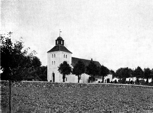 (Foto). Krogsbølle kirke set fra sydvest.