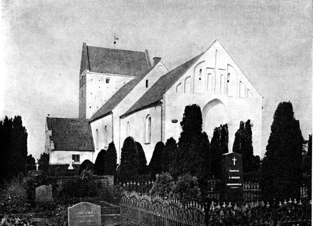 (Foto). Gamtofte kirke set fra øst.