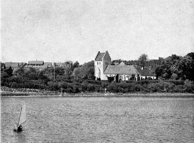 (Foto). Skt. Jørgens kirke set fra Svendborg sund.