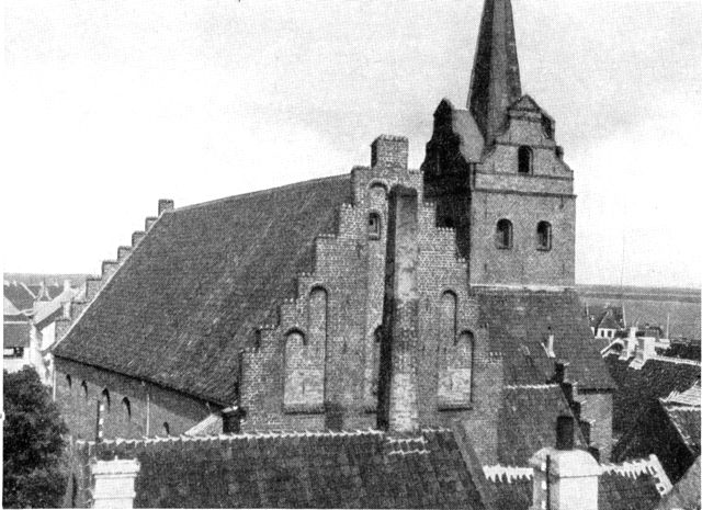 (Foto). Rudkøbing kirke set fra sydøst.