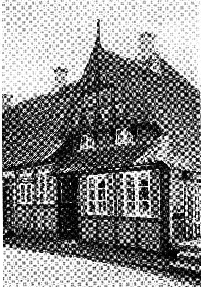 (Foto). 1600-tals huse i Søndergade. T.v. »Priors hus« fra 1690, t.h. »Philip Kocks hus« fra 1645.