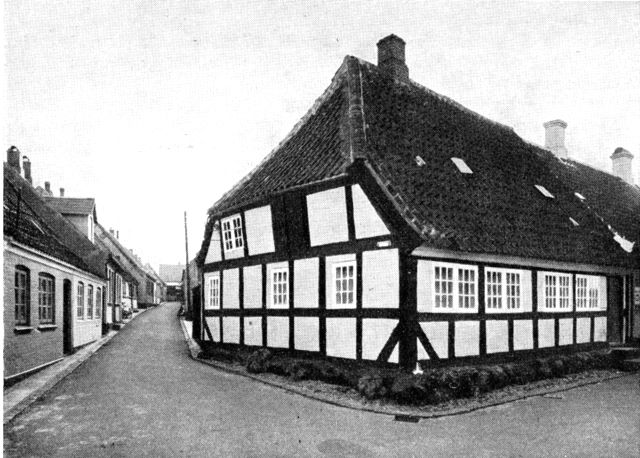 (Foto). Sølvgade med hjørnet af Tværgade.