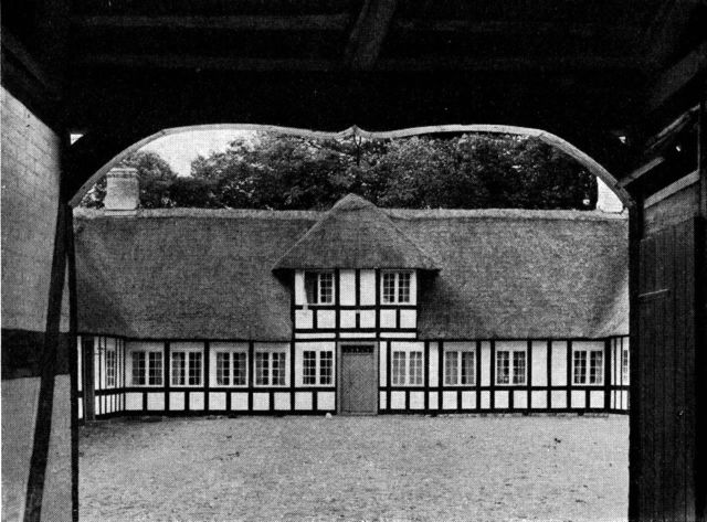 (Foto). Jordløse præstegård, opført 1735.