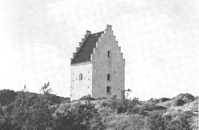 (Foto). Tårnet af den tilsandede kirke i Skagen.