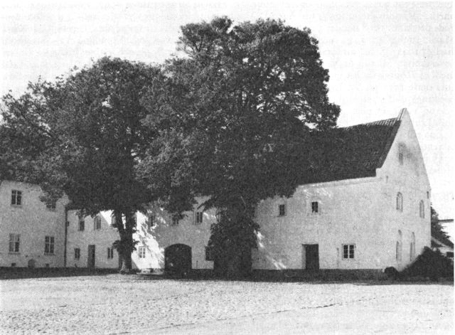 (Foto). Vrejlevkloster. Nordfløjen, der som sydfløj i det gamle bygningsanlæg var klosterets hovedbygning. Opført omkring 1500.