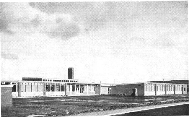 (Foto). Centralskole for Bested og Grurup kommuner. Opført 1960.