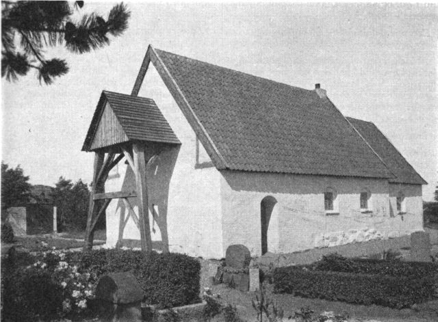 (Foto). Lodbjerg kirke set fra sydvest.