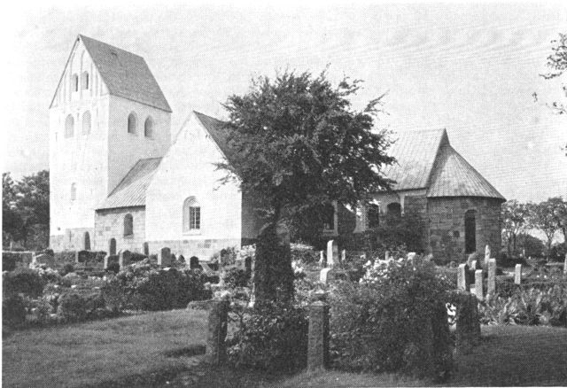(Foto). Hvidbjerg kirke set fra syd.