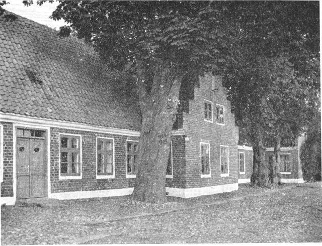 (Foto). Frøslevgård. Hovedbygningens gårdfaçade. Opført 1786.