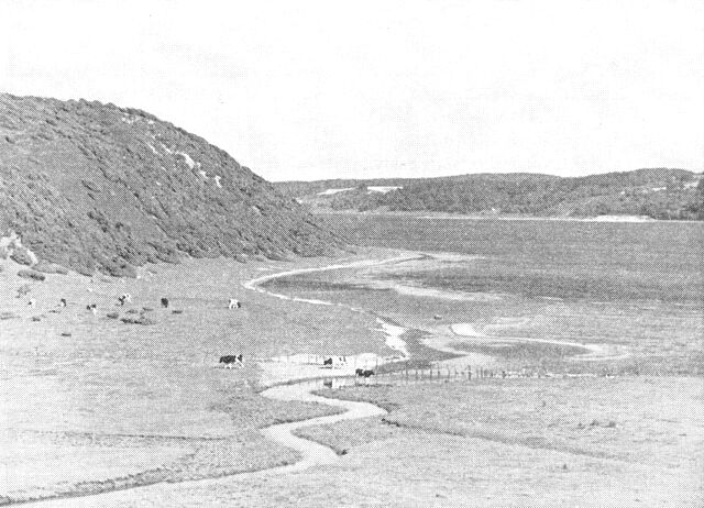 (Foto). Mariager fjord set mod øst over udmundingen af en af nordkystens sidedale.