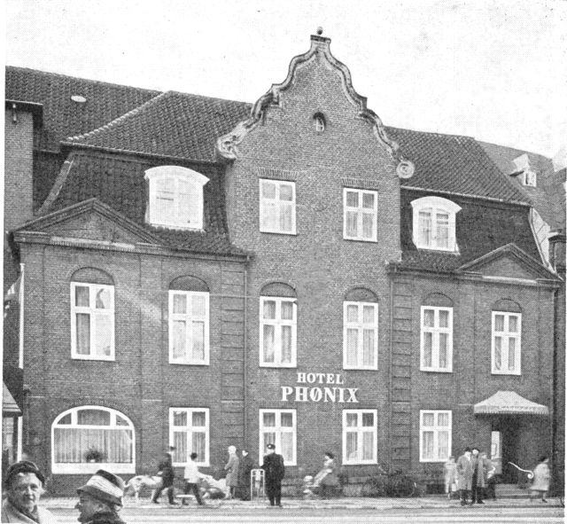 (Foto). Brigadér Hallings gård fra 1783, nu hotel Phønix.