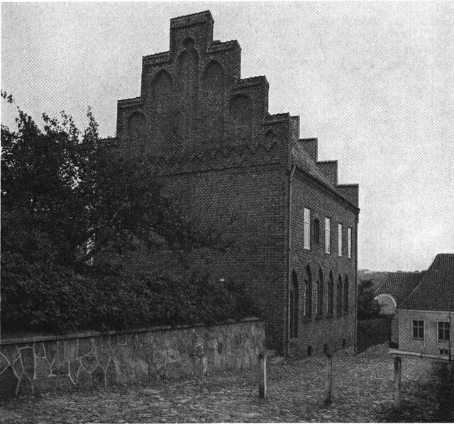 (Foto). Domprovstegården set fra Sortebrødre Kirkestræde.