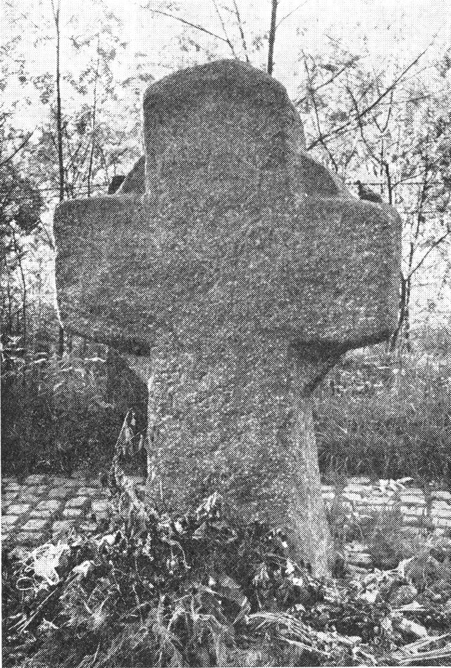 (Foto). Mindekorset for Kaj Munk i Hørbylunde, på stedet hvor han blev dræbt 1944.