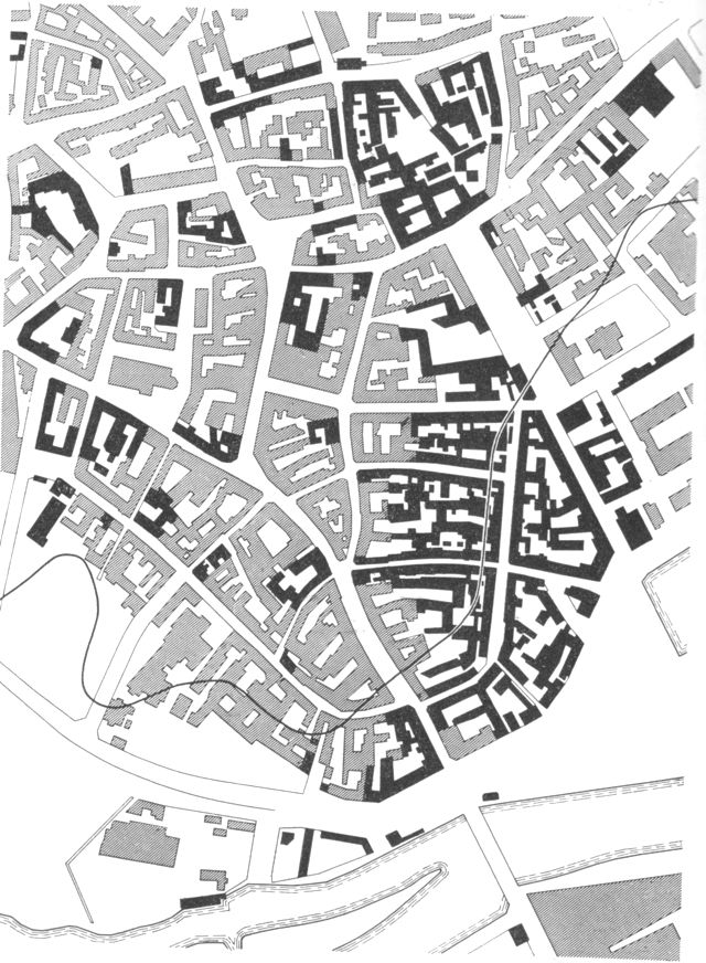 (tegning). Bykernen i Randers år 1930. De med sort angivne bygninger er nedrevet siden. Omfanget af de største indtrufne oversvømmelser er vist med den sorte linie.