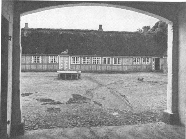 (Foto). Parti fra gammel gård i Albæk.