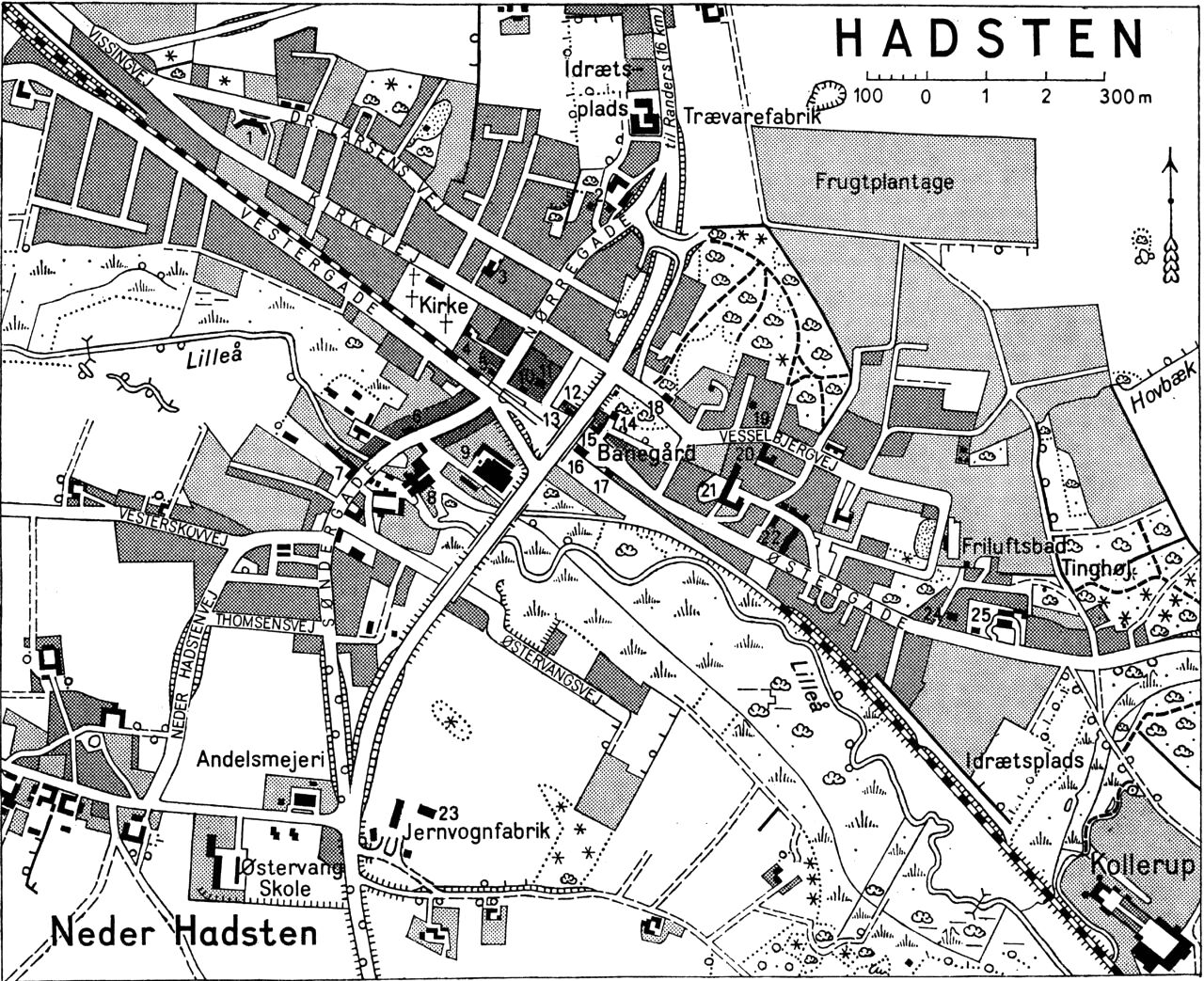 (Kort). G. E. C. Gads ForlagRevideret 1960. Geodætisk Institut. Eneret1 Alderdomshjem2 Kommuneskole3 Realskole4 Missionshus5 Apotek6 Centralhotellet7 Hadsten Kro8 Hadsten Fællesforening9 Andelssvineslagteri10 Sparekassen for Hadsten og omegn11 Børstefabrik12 Hadsten Bank13 Kommunekontor14 Bibliotek15 Andelsbanken16 Rutebilstation17 Posthus og telegrafstation18 Zoneredningskorps. Brandstation19 Politistation20 Nørgaards Højskole21 Hadsten Folkehøjskole22 Den jyske Håndværkerskole23 Korn- og foderstofforretning24 Spædbørnshjem25 Hadsten Husholdningsskole